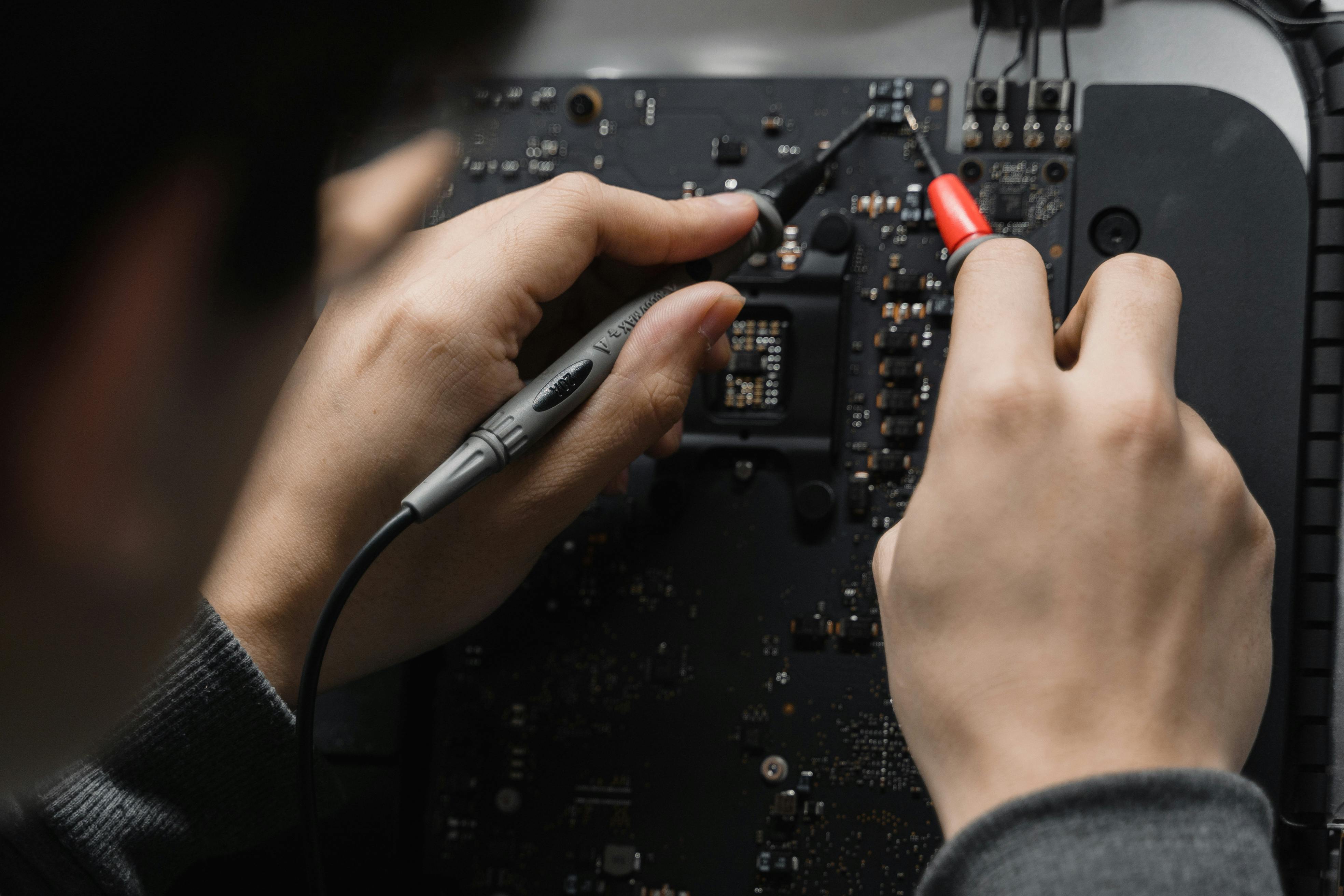 Elektronik-Prototyping mit Signal-Integritätsanalyse und EMV Pre-Compliance