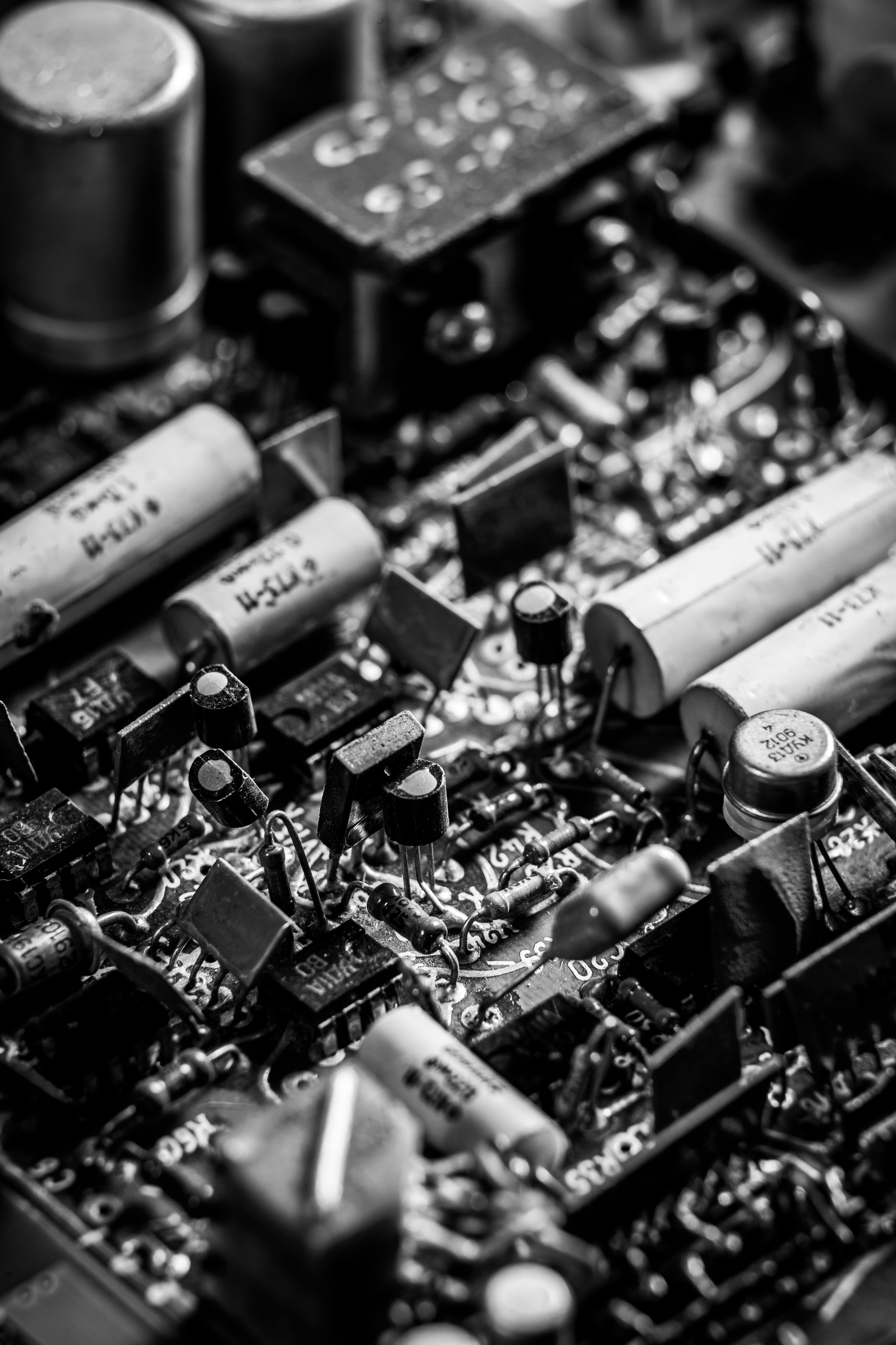 EVT-Prototypenentwicklung und Hardware Bring-Up im Elektroniklabor